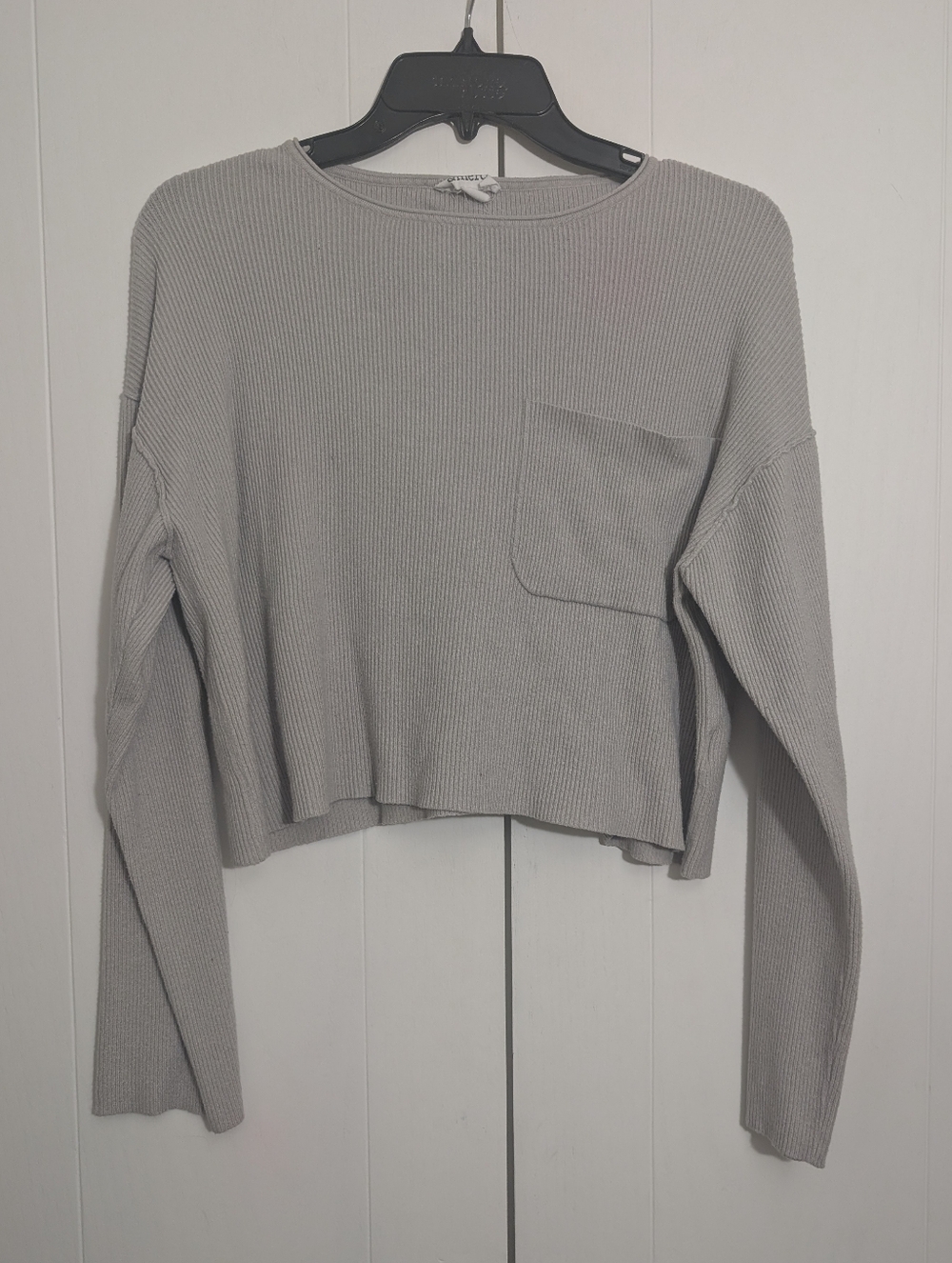 &Merci Ribbed Long Sleeve Cropped Top - Light Gray